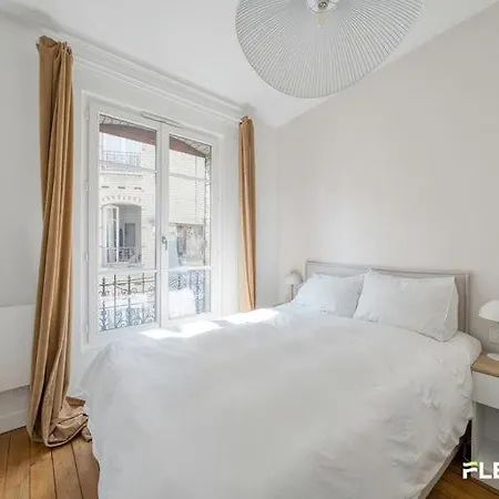 Apartment Bright 1br Faubourg St-antoine 11th Paris