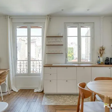 Apartment Bright 1br Faubourg St-antoine 11th Paris